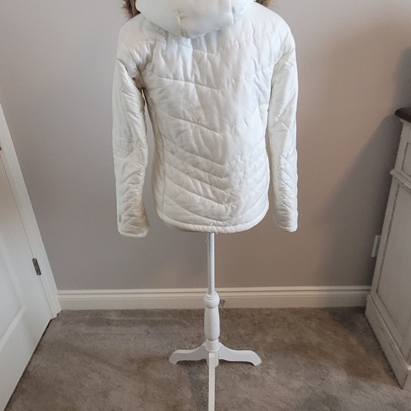 Barely worn white puffy detachable hooded jacket - Picture 3 of 7